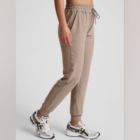 NWOT Beyond Yoga Spacedye Commuter Midi Joggers Drawstring Comfy Cream Sz Small - Picture 2 of 6